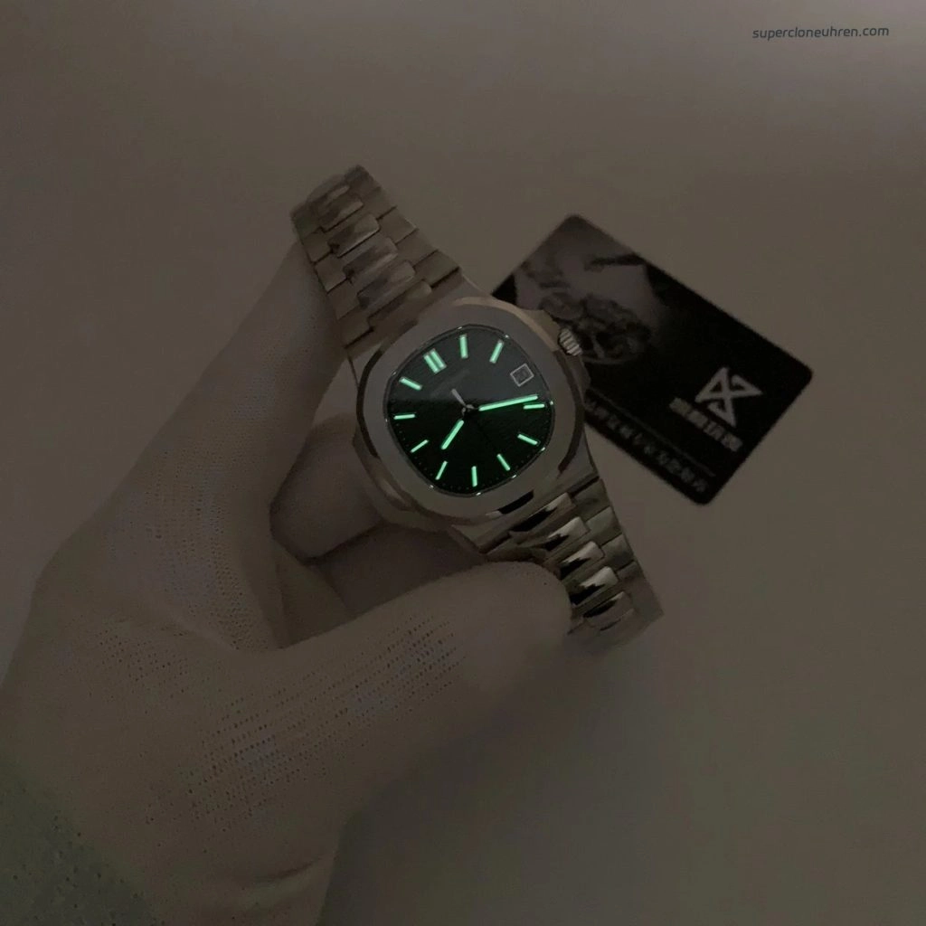 Premium Replica Uhr Patek Philippe Nautilus 5711/1A-014 mit grünem Zifferblatt aus Edelstahl 40mm