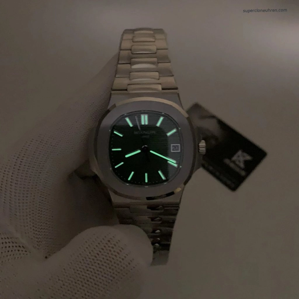 Premium Replica Uhr Patek Philippe Nautilus 5711/1A-014 mit grünem Zifferblatt aus Edelstahl 40mm
