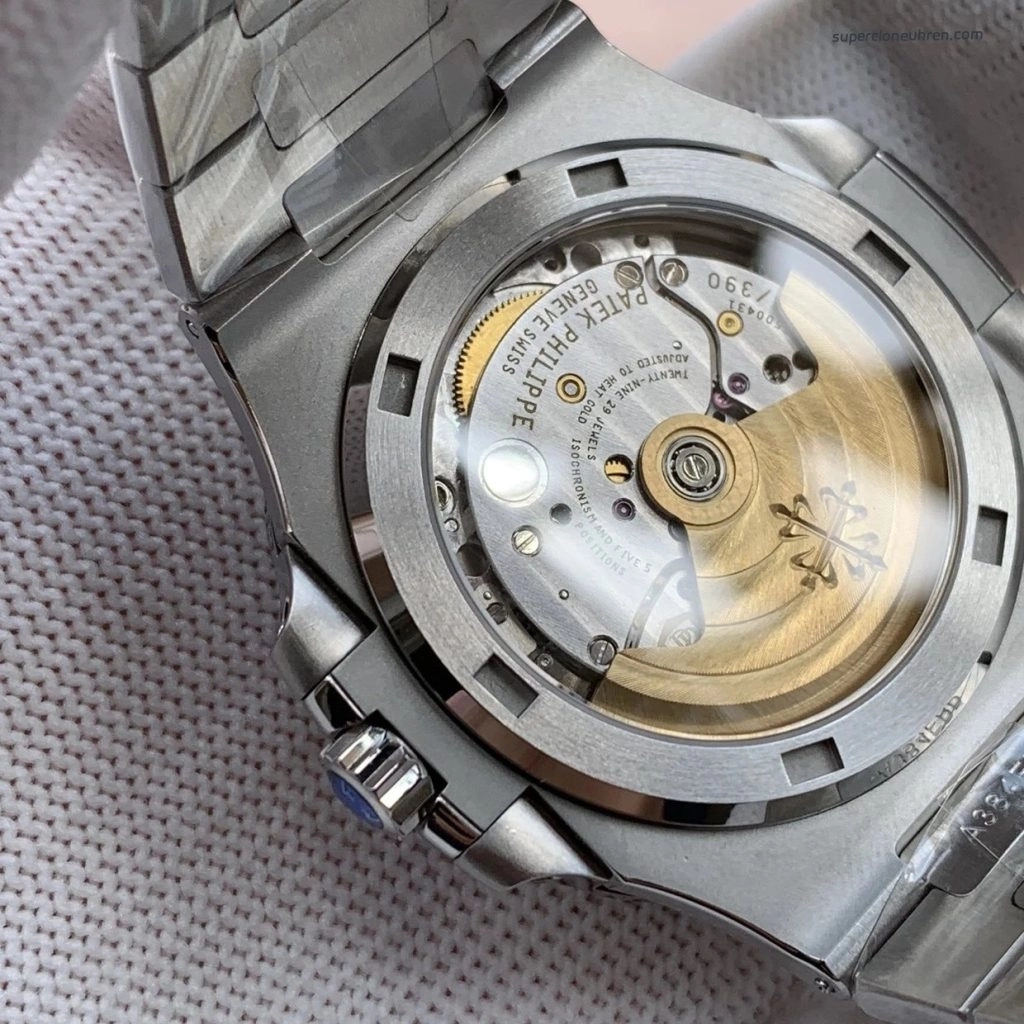 Premium Replica Uhr Patek Philippe Nautilus 5711/1A-014 mit grünem Zifferblatt aus Edelstahl 40mm