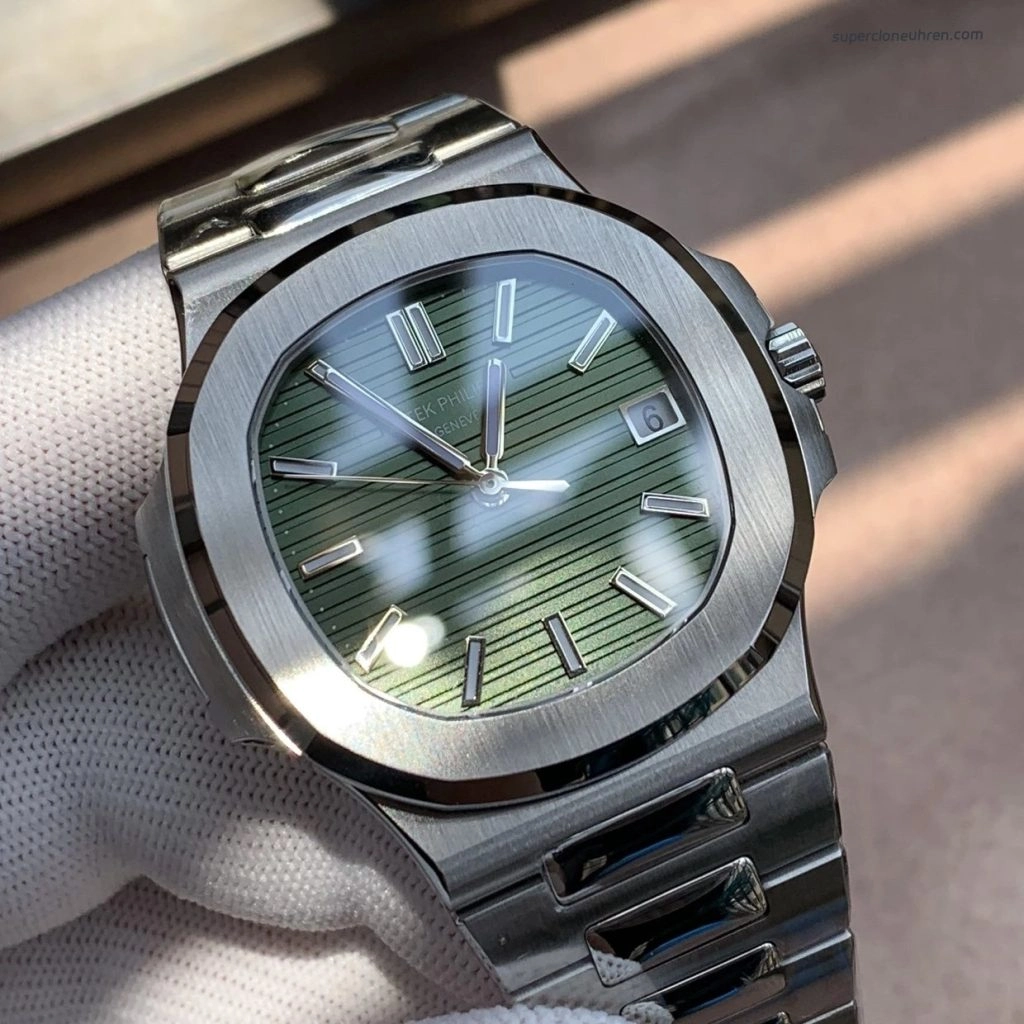 Premium Replica Uhr Patek Philippe Nautilus 5711/1A-014 mit grünem Zifferblatt aus Edelstahl 40mm
