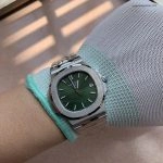 Premium Replica Uhr Patek Philippe Nautilus 5711/1A-014 mit grünem Zifferblatt aus Edelstahl 40mm