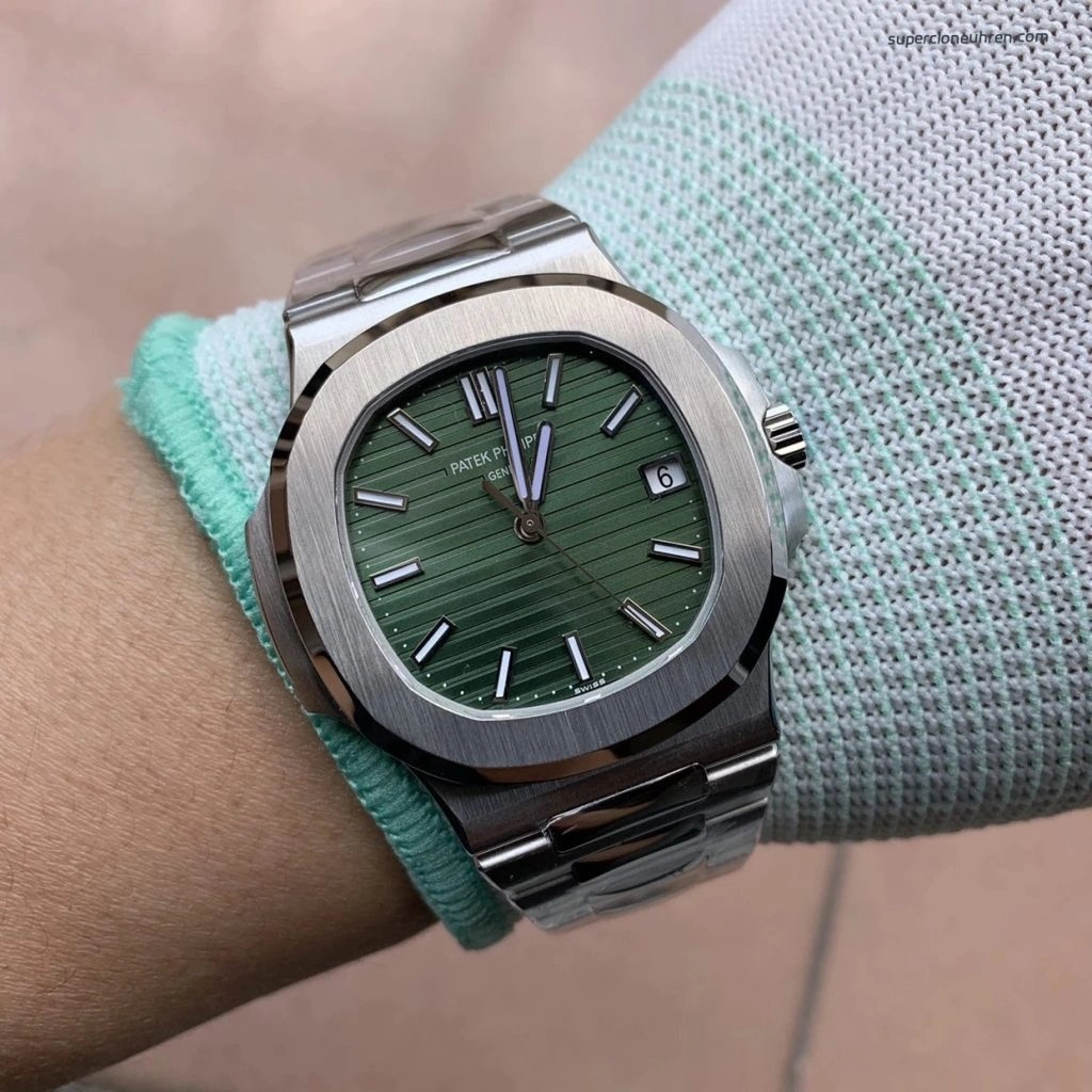 Premium Replica Uhr Patek Philippe Nautilus 5711/1A-014 mit grünem Zifferblatt aus Edelstahl 40mm