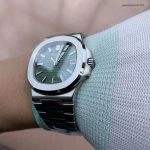 Premium Replica Uhr Patek Philippe Nautilus 5711/1A-014 mit grünem Zifferblatt aus Edelstahl 40mm