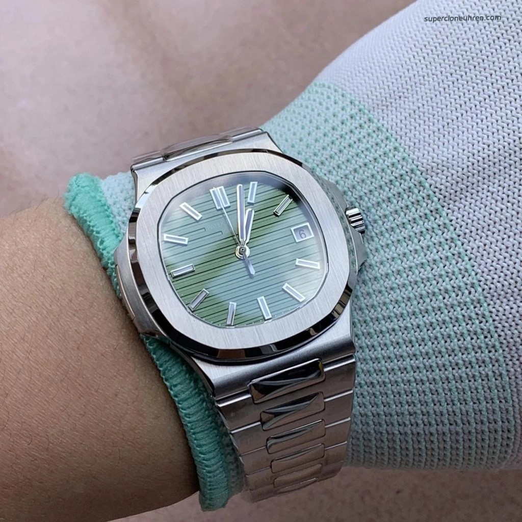 Premium Replica Uhr Patek Philippe Nautilus 5711/1A-014 mit grünem Zifferblatt aus Edelstahl 40mm