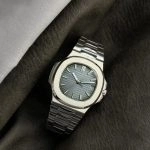 Premium Replica Uhr Patek Philippe Nautilus 5711_1P mit blauem Zifferblatt und Edelstahlband 40 mm