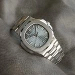 Premium Replica Uhr Patek Philippe Nautilus 5711_1P mit blauem Zifferblatt und Edelstahlband 40 mm
