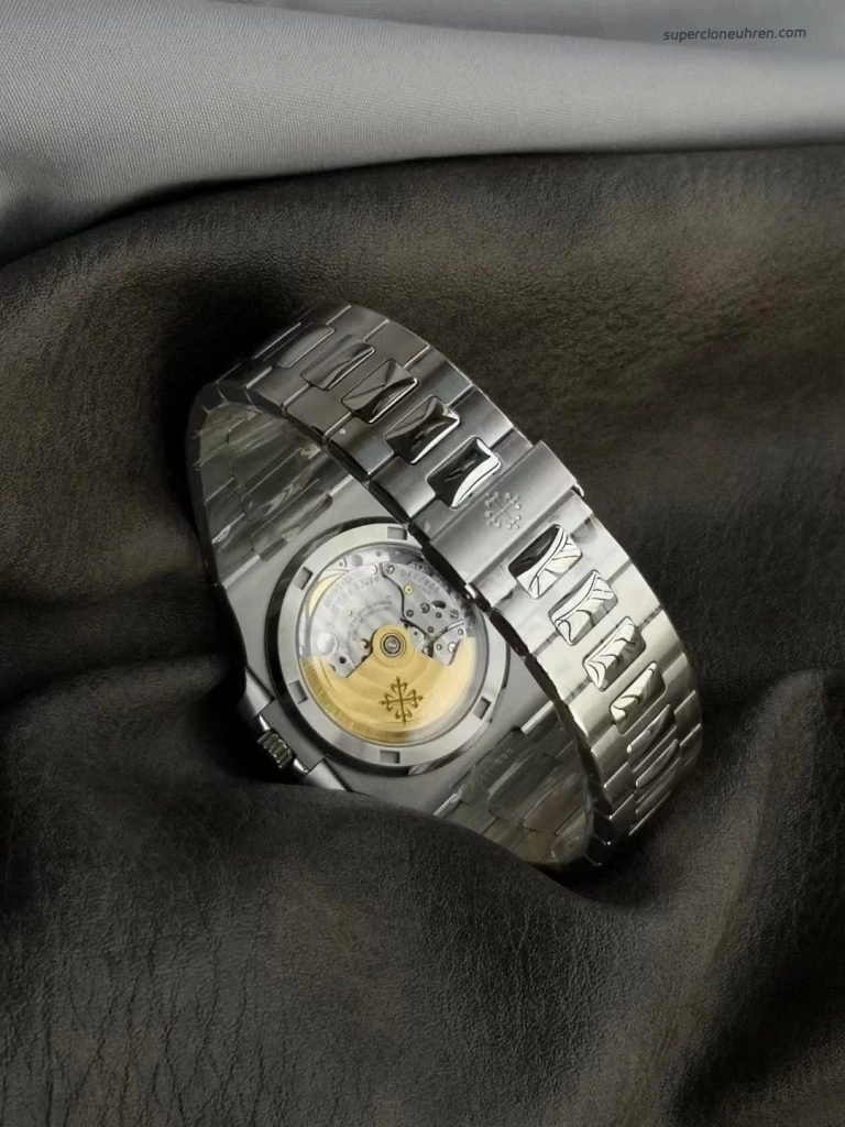Premium Replica Uhr Patek Philippe Nautilus 5711_1P mit blauem Zifferblatt und Edelstahlband 40 mm