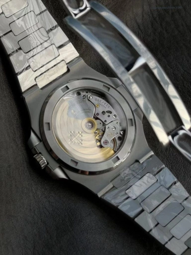 Premium Replica Uhr Patek Philippe Nautilus 5711_1P mit blauem Zifferblatt und Edelstahlband 40 mm