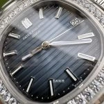 Premium Replica Uhr Patek Philippe Nautilus 5713/1G-010 mit Diamantlünette aus Edelstahl 40mm
