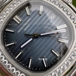 Premium Replica Uhr Patek Philippe Nautilus 5713/1G-010 mit Diamantlünette aus Edelstahl 40mm