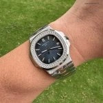 Premium Replica Uhr Patek Philippe Nautilus 5713/1G-010 mit Diamantlünette aus Edelstahl 40mm