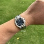 Premium Replica Uhr Patek Philippe Nautilus 5713/1G-010 mit Diamantlünette aus Edelstahl 40mm