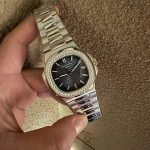 Premium Replica Uhr Patek Philippe Nautilus 5713/1G-010 mit Diamantlünette aus Edelstahl 40mm