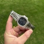 Premium Replica Uhr Patek Philippe Nautilus 5713/1G-010 mit Diamantlünette aus Edelstahl 40mm