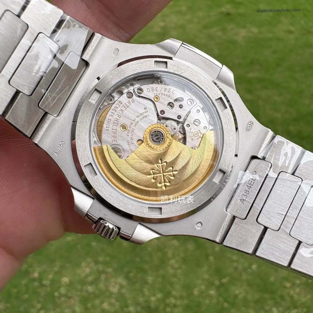 Premium Replica Uhr Patek Philippe Nautilus 5713/1G-010 mit Diamantlünette aus Edelstahl 40mm