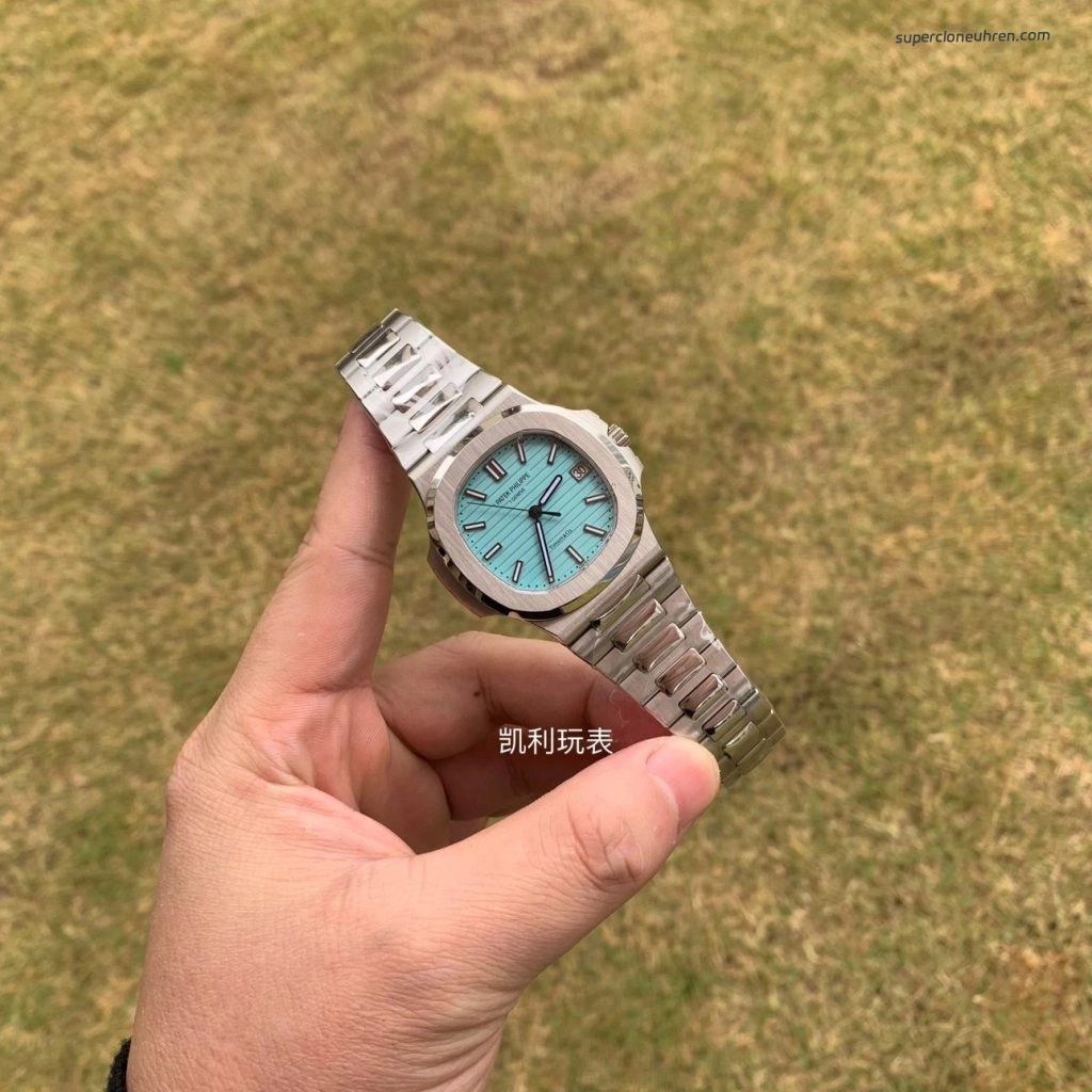 Super Clone Patek Philippe Nautilus 5711/1A-018 mit blauem Zifferblatt und Edelstahlarmband 40 mm