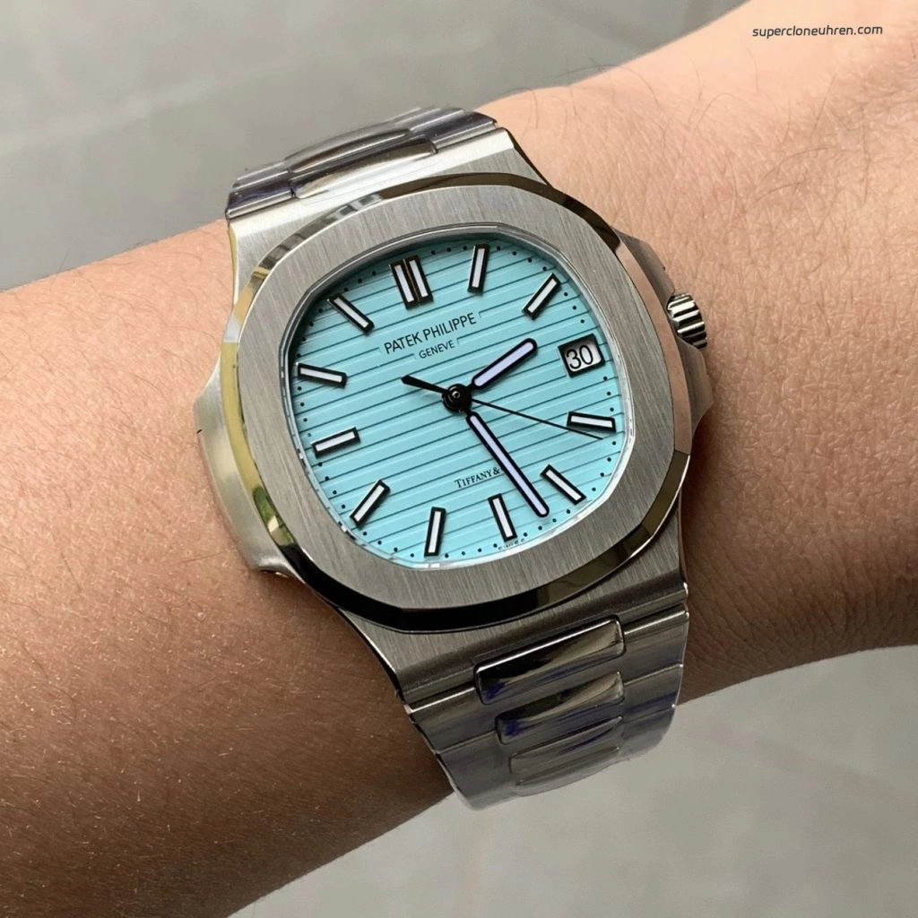 Super Clone Patek Philippe Nautilus 5711/1A-018 mit blauem Zifferblatt und Edelstahlarmband 40 mm
