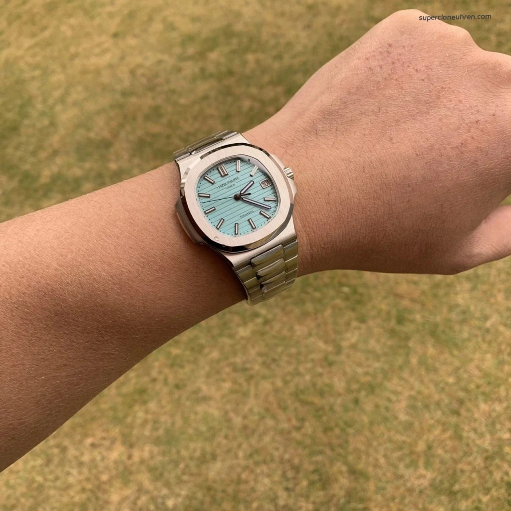 Super Clone Patek Philippe Nautilus 5711/1A-018 mit blauem Zifferblatt und Edelstahlarmband 40 mm