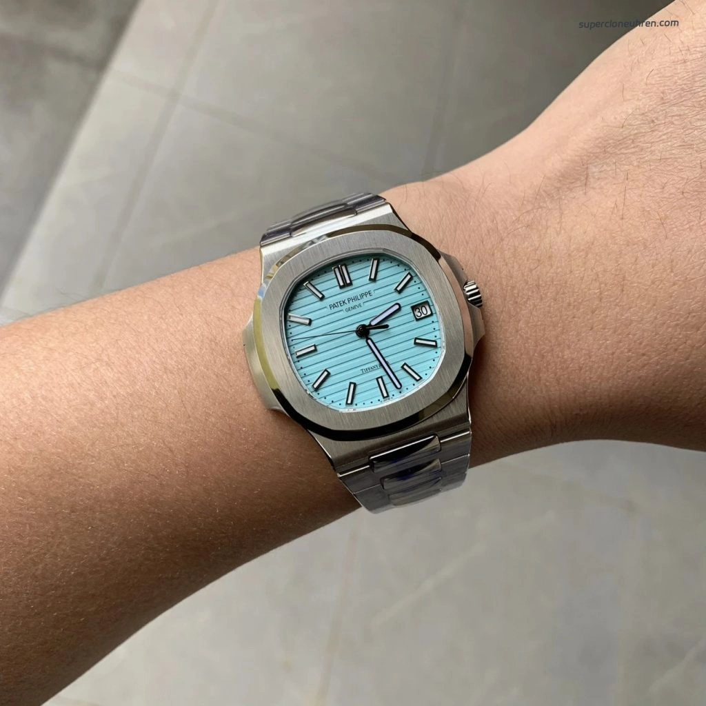Super Clone Patek Philippe Nautilus 5711/1A-018 mit blauem Zifferblatt und Edelstahlarmband 40 mm