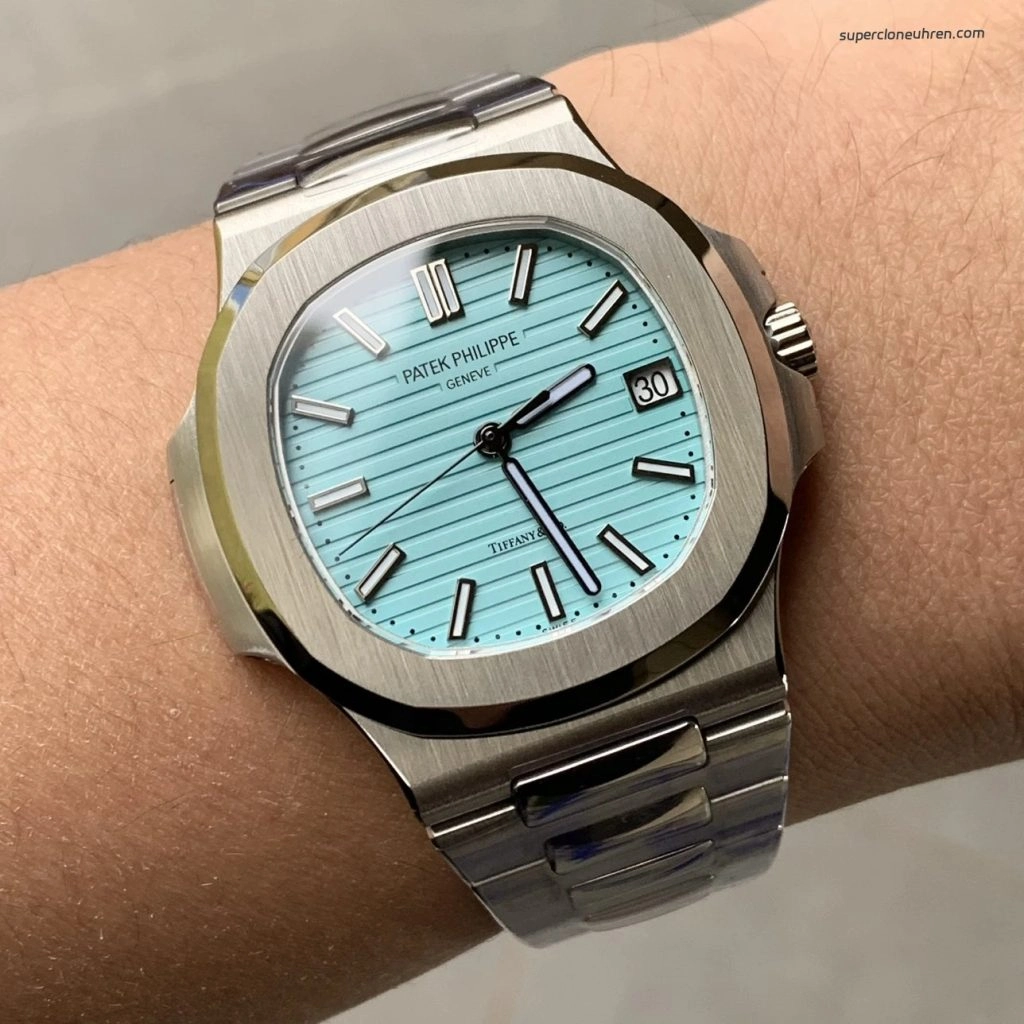 Super Clone Patek Philippe Nautilus 5711/1A-018 mit blauem Zifferblatt und Edelstahlarmband 40 mm