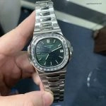 Premium Replica Uhr Patek Philippe Nautilus 5711/1300A-001 mit Baguette-Diamantlünette 40mm