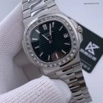 Premium Replica Uhr Patek Philippe Nautilus 5711/1300A-001 mit Baguette-Diamantlünette 40mm