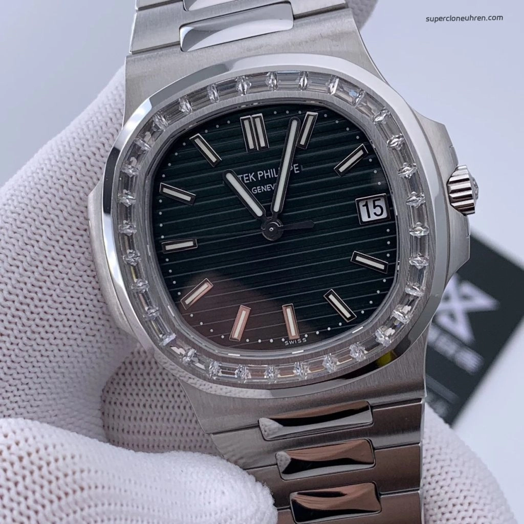 Premium Replica Uhr Patek Philippe Nautilus 5711/1300A-001 mit Baguette-Diamantlünette 40mm