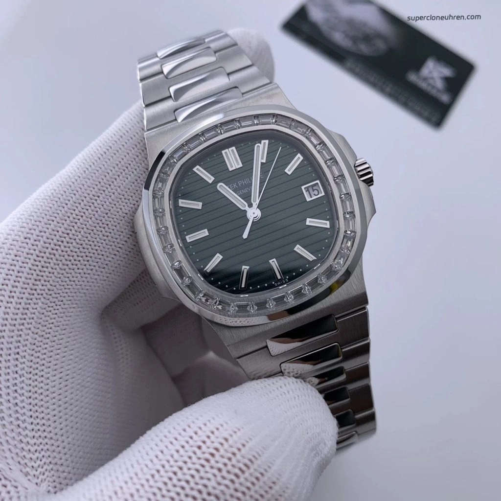 Premium Replica Uhr Patek Philippe Nautilus 5711/1300A-001 mit Baguette-Diamantlünette 40mm