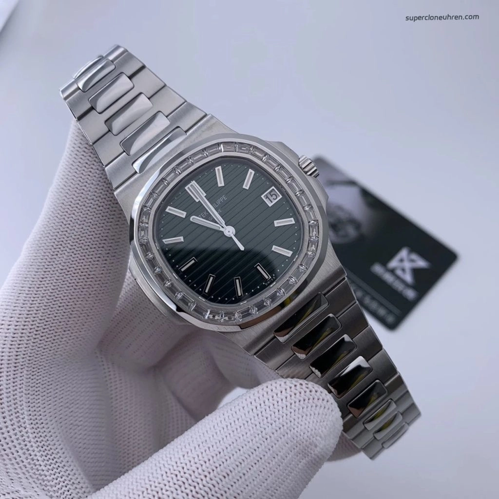 Premium Replica Uhr Patek Philippe Nautilus 5711/1300A-001 mit Baguette-Diamantlünette 40mm