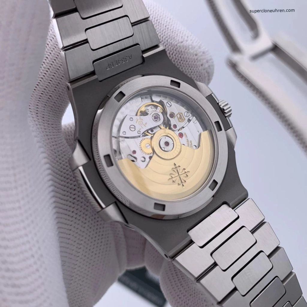 Premium Replica Uhr Patek Philippe Nautilus 5711/1300A-001 mit Baguette-Diamantlünette 40mm