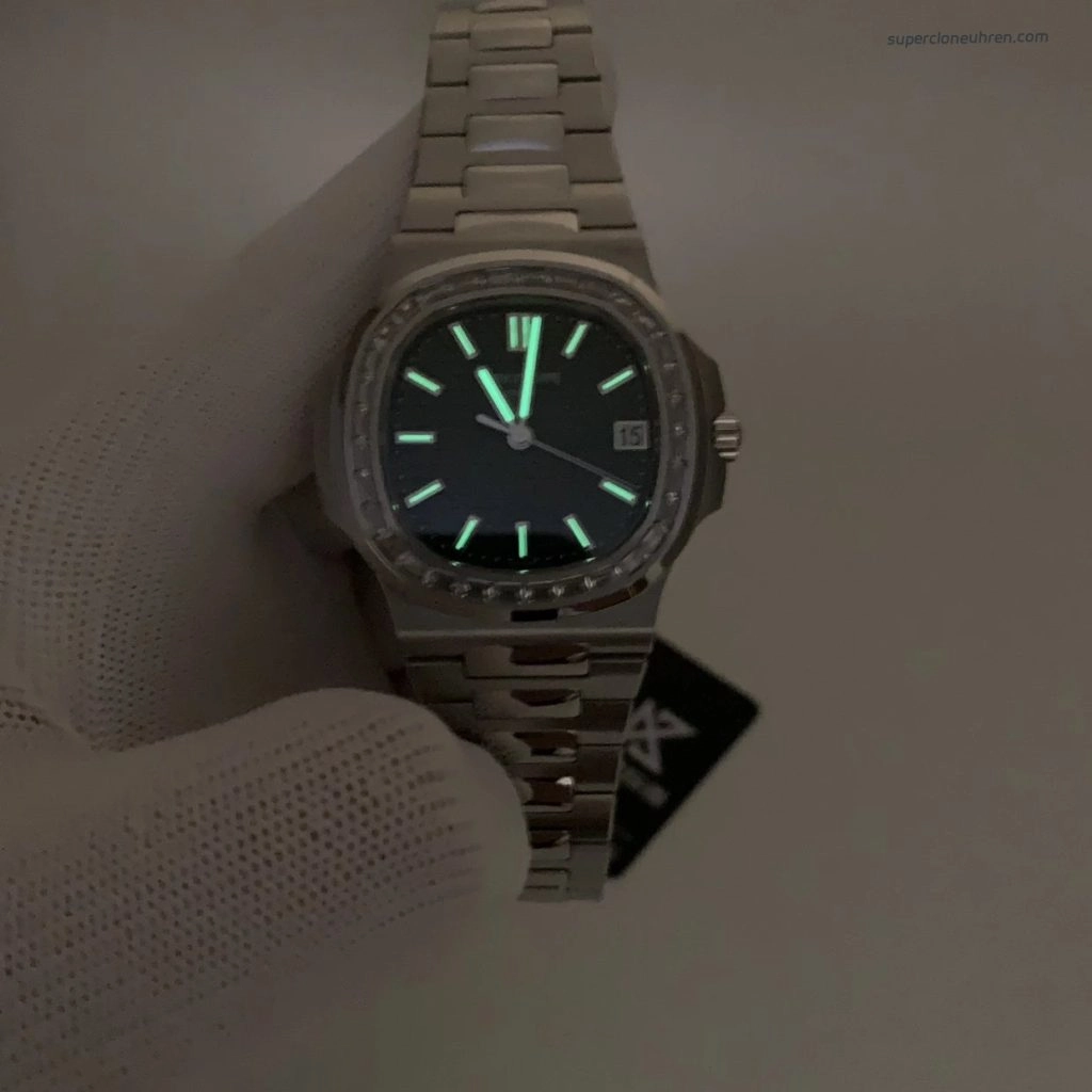 Premium Replica Uhr Patek Philippe Nautilus 5711/1300A-001 mit Baguette-Diamantlünette 40mm