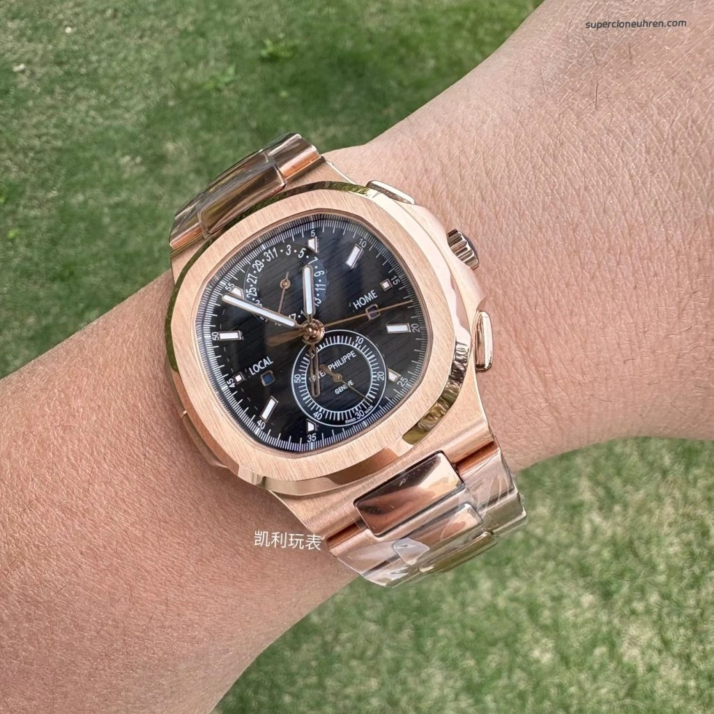 Premium Replica Uhr Patek Philippe Nautilus 5990/1R-001 Roségold blaues Zifferblatt 40,5mm