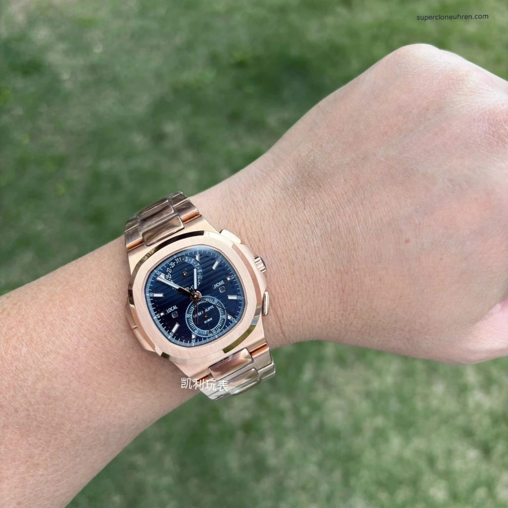 Premium Replica Uhr Patek Philippe Nautilus 5990/1R-001 Roségold blaues Zifferblatt 40,5mm