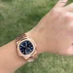 Premium Replica Uhr Patek Philippe Nautilus 5990/1R-001 Roségold blaues Zifferblatt 40,5mm