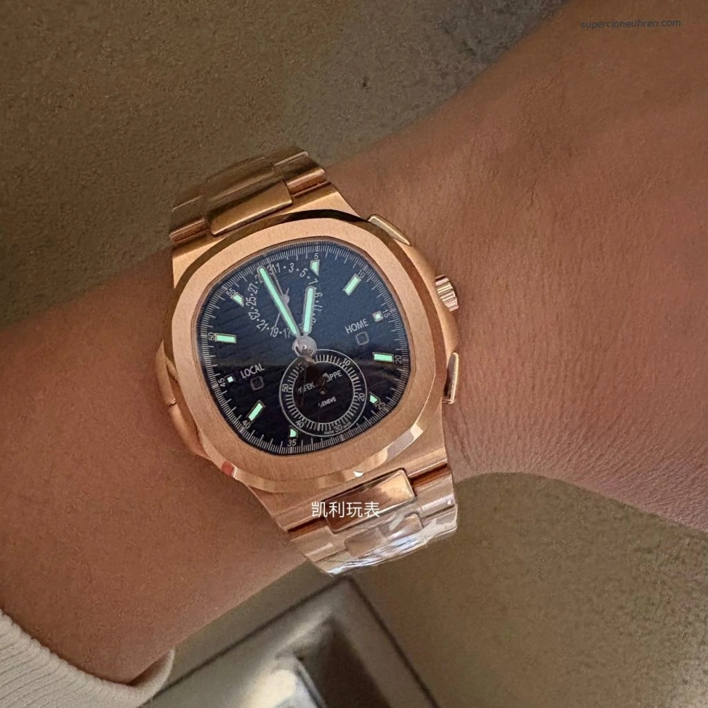 Premium Replica Uhr Patek Philippe Nautilus 5990/1R-001 Roségold blaues Zifferblatt 40,5mm