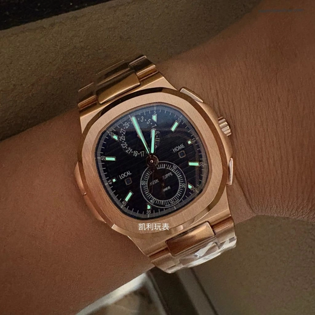 Premium Replica Uhr Patek Philippe Nautilus 5990/1R-001 Roségold blaues Zifferblatt 40,5mm