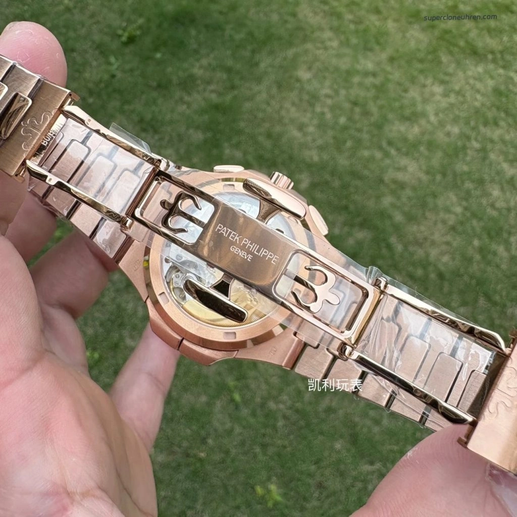 Premium Replica Uhr Patek Philippe Nautilus 5990/1R-001 Roségold blaues Zifferblatt 40,5mm