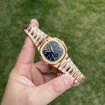 Premium Replica Uhr Patek Philippe Nautilus 5990/1R-001 Roségold blaues Zifferblatt 40,5mm