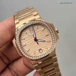 Premium Replica Uhr Patek Philippe Nautilus 7118/1200R-010 Roségold mit Diamantbesatz 35,2 mm