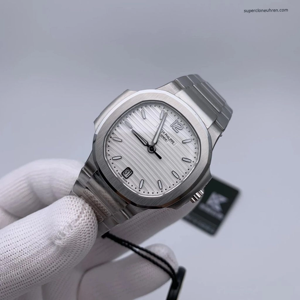 Premium Replica Uhr Patek Philippe Nautilus 7118/1A-010 mit silbernem Zifferblatt 35,2 mm