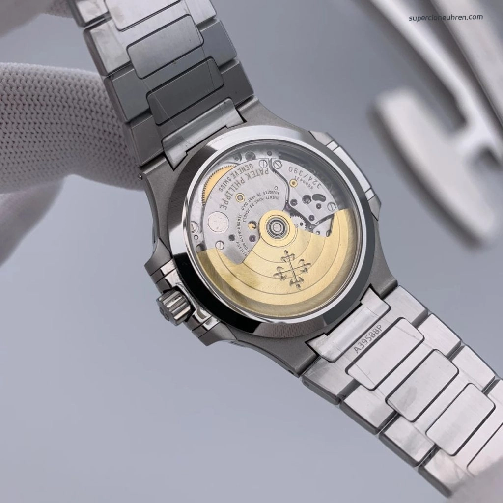 Premium Replica Uhr Patek Philippe Nautilus 7118/1A-010 mit silbernem Zifferblatt 35,2 mm