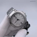 Premium Replica Uhr Patek Philippe Nautilus 7118/1A-010 mit silbernem Zifferblatt 35,2 mm