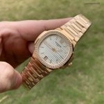 Premium Replica Uhr Patek Philippe Nautilus 7118/1200R-001 Roségold mit Diamantlünette 35,2 mm