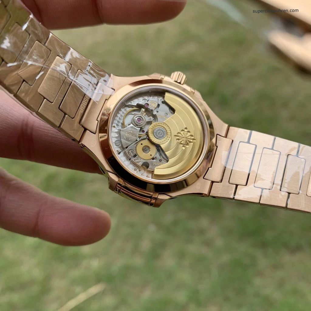 Premium Replica Uhr Patek Philippe Nautilus 7118/1200R-001 Roségold mit Diamantlünette 35,2 mm