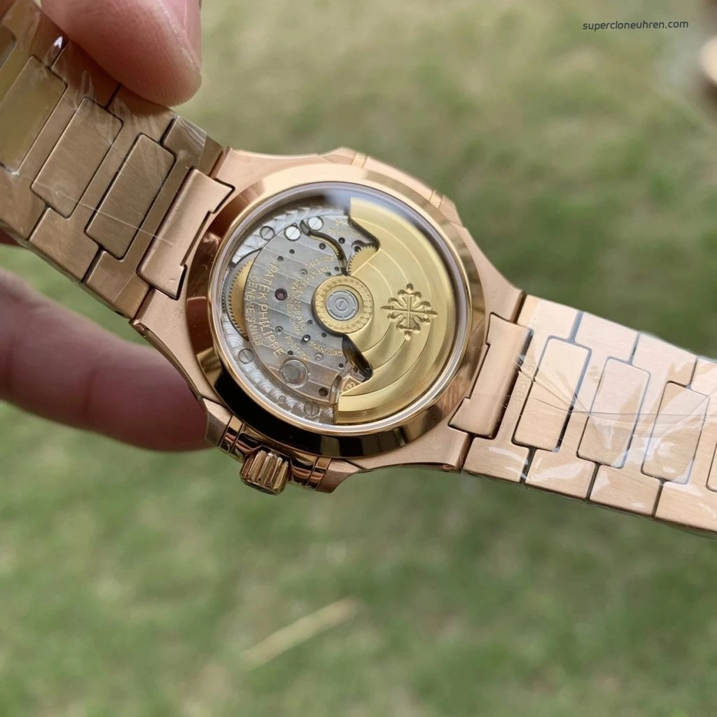 Premium Replica Uhr Patek Philippe Nautilus 7118/1200R-001 Roségold mit Diamantlünette 35,2 mm