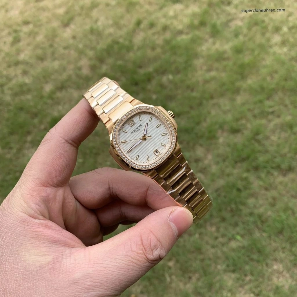 Premium Replica Uhr Patek Philippe Nautilus 7118/1200R-001 Roségold mit Diamantlünette 35,2 mm