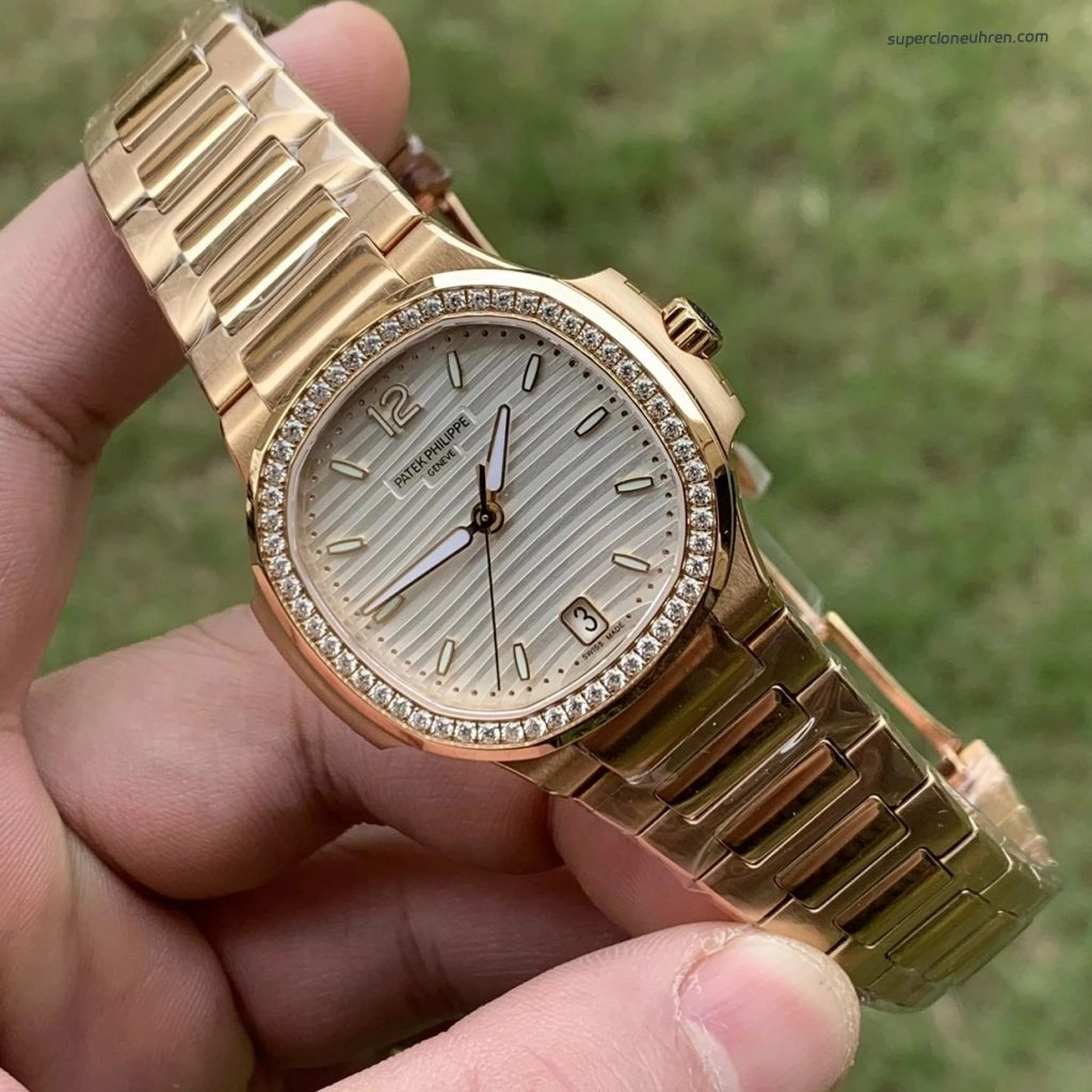 Premium Replica Uhr Patek Philippe Nautilus 7118/1200R-001 Roségold mit Diamantlünette 35,2 mm