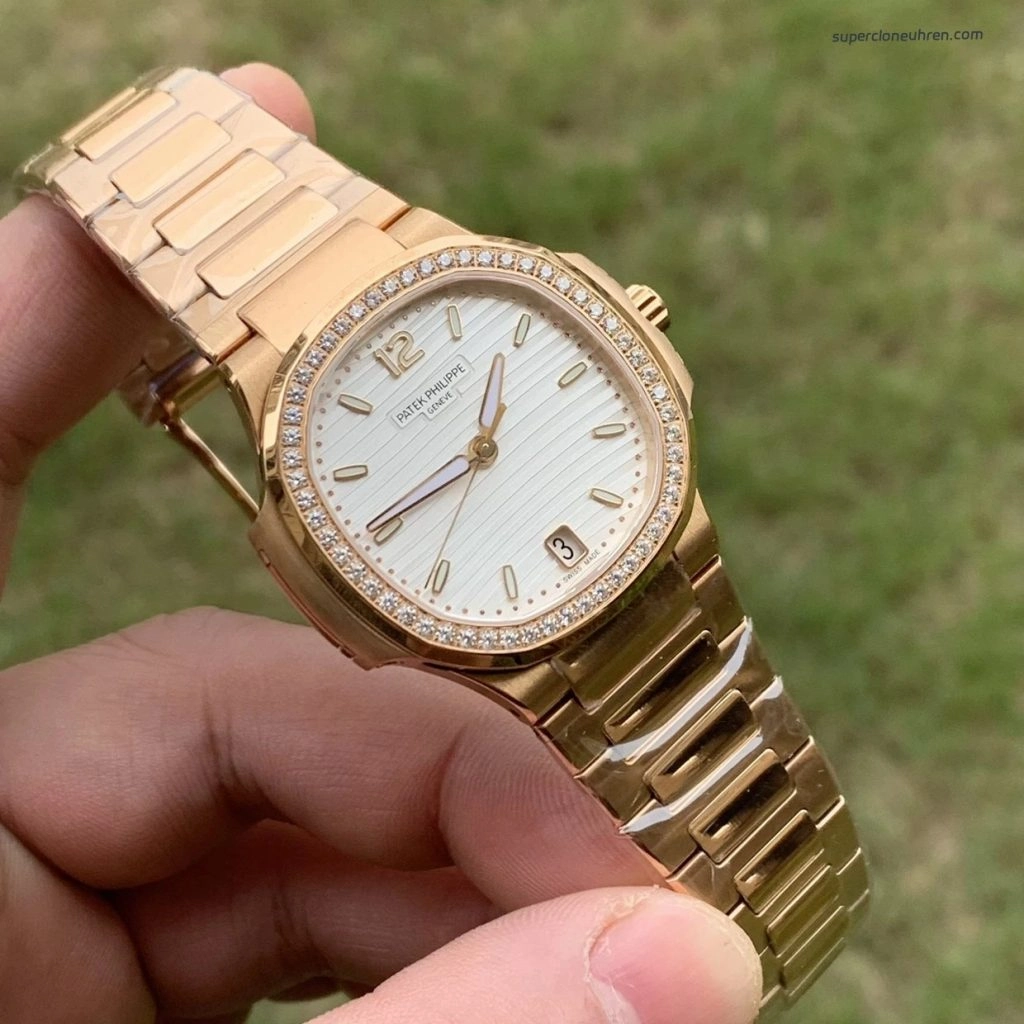 Premium Replica Uhr Patek Philippe Nautilus 7118/1200R-001 Roségold mit Diamantlünette 35,2 mm