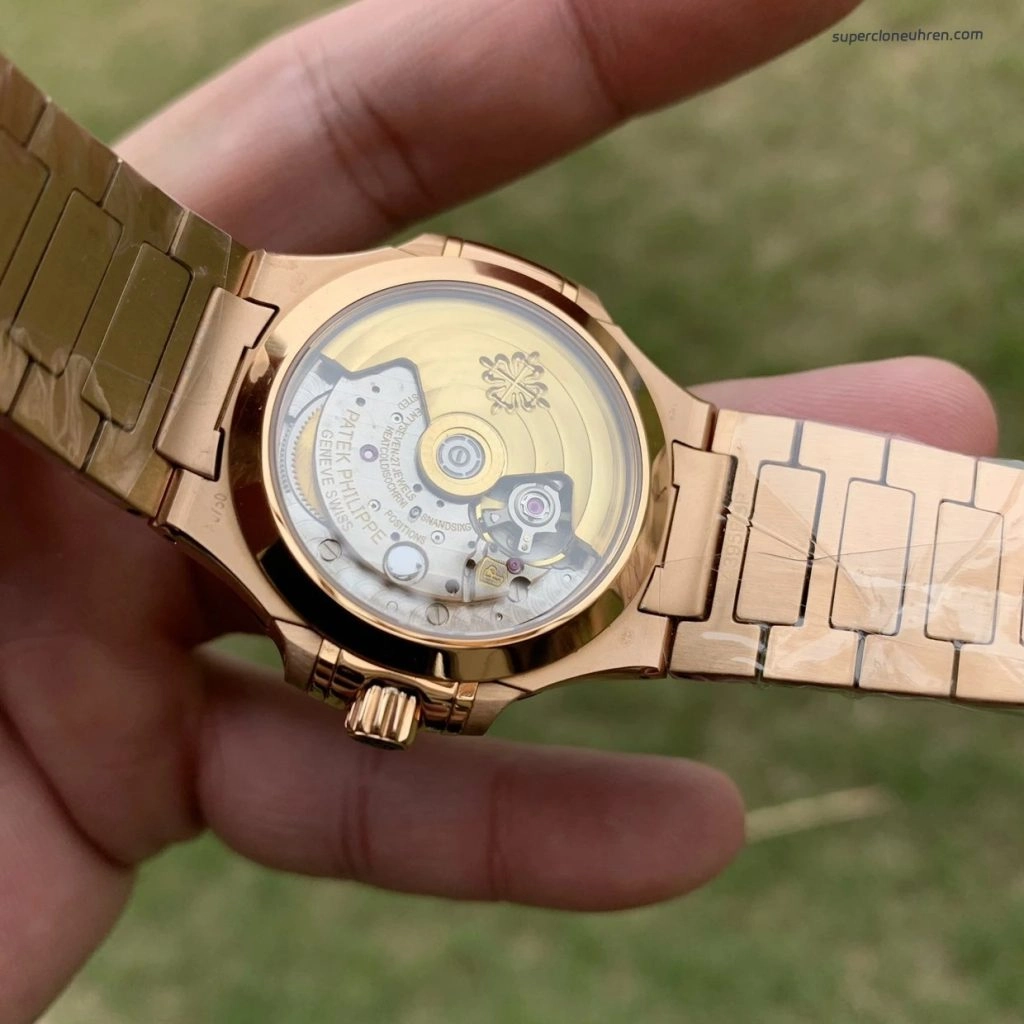 Premium Replica Uhr Patek Philippe Nautilus 7118/1200R-001 Roségold mit Diamantlünette 35,2 mm