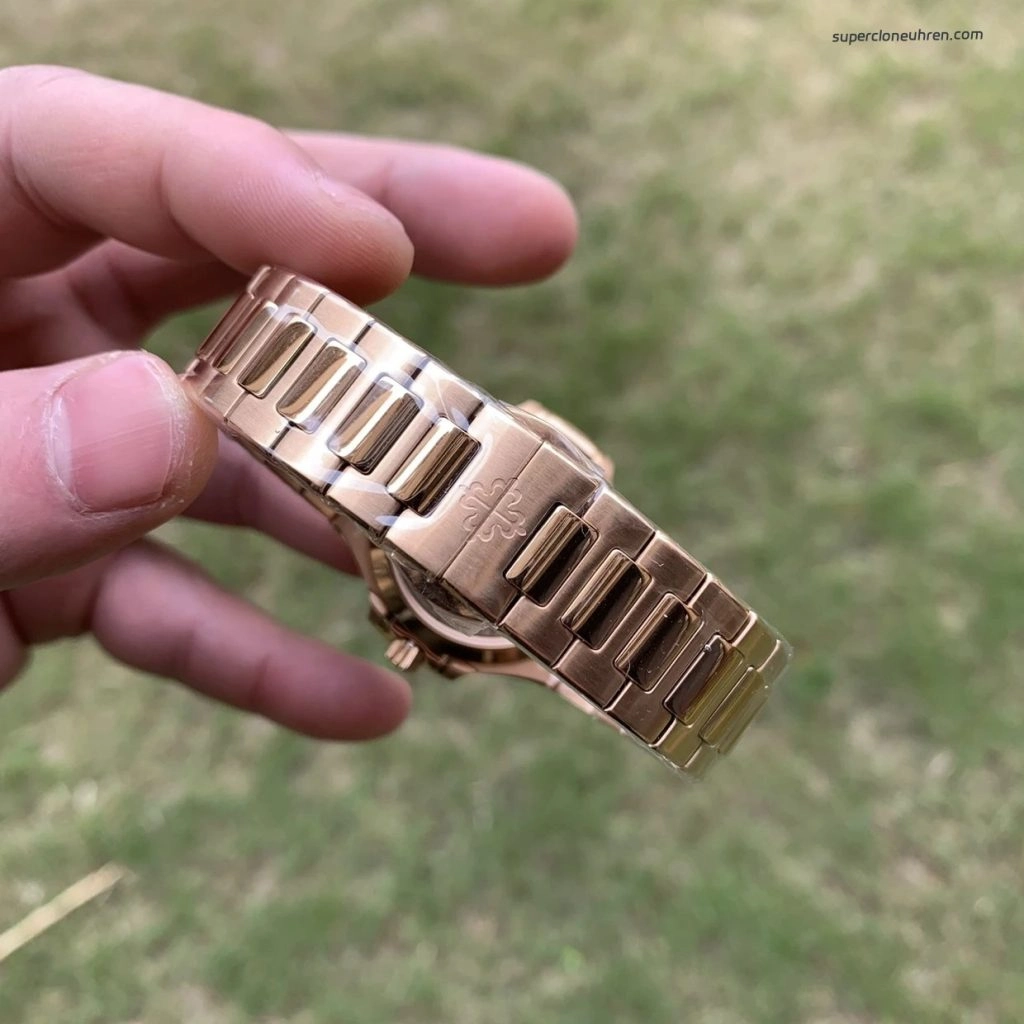 Premium Replica Uhr Patek Philippe Nautilus 7118/1200R-001 Roségold mit Diamantlünette 35,2 mm